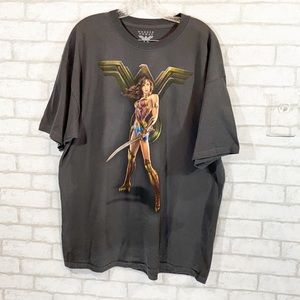 Wonder Woman graphic tee size XL (46/48)